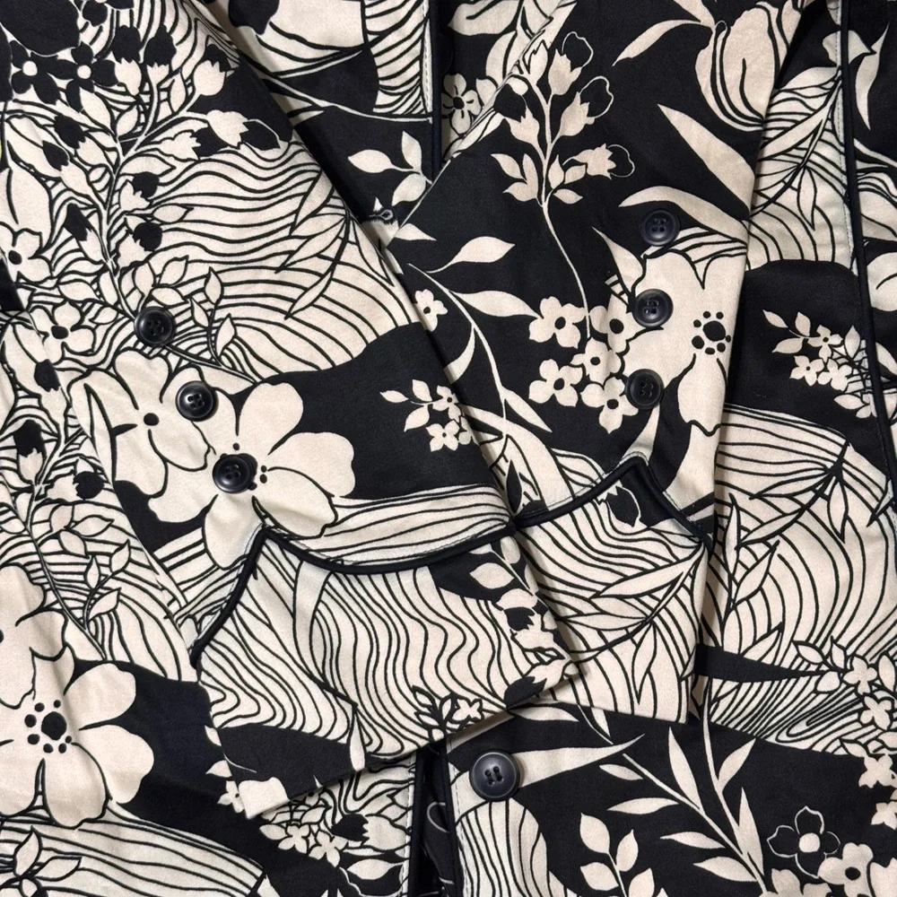 Oscar de la Renta Black and Cream Floral Patterned Pea Coat - Picture 8 of 15